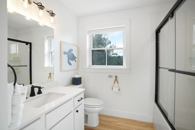 33 Lagoon Pond Road, Tisbury, MA 02568