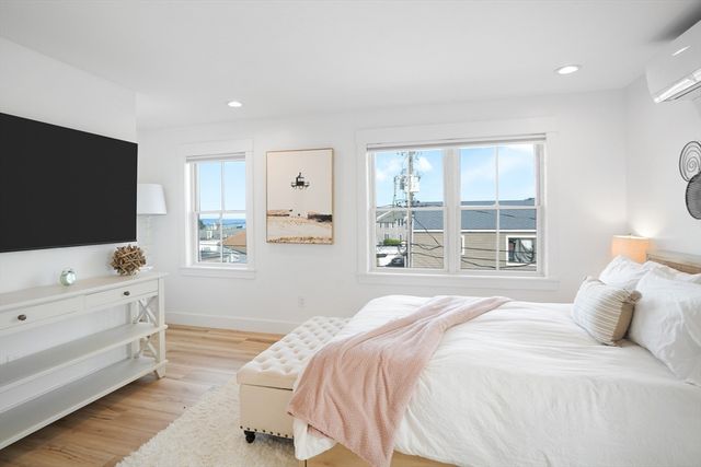 33 Lagoon Pond Road, Tisbury, MA 02568