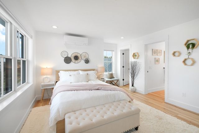 33 Lagoon Pond Road, Tisbury, MA 02568