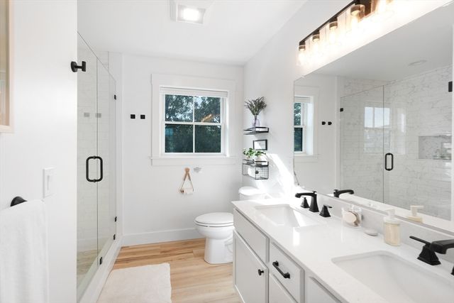 33 Lagoon Pond Road, Tisbury, MA 02568