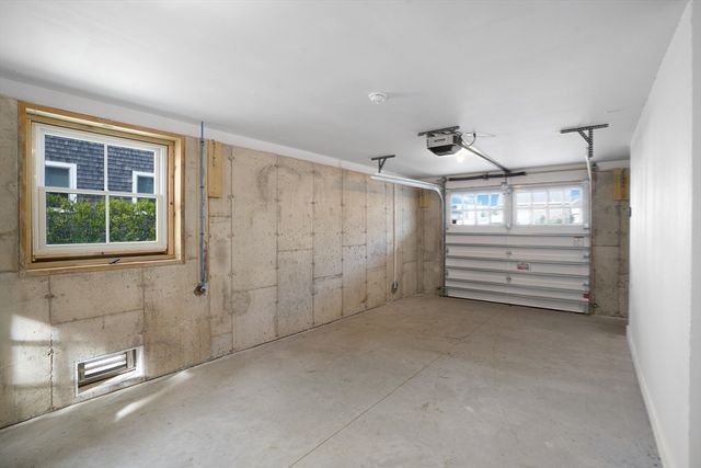 33 Lagoon Pond Road, Tisbury, MA 02568