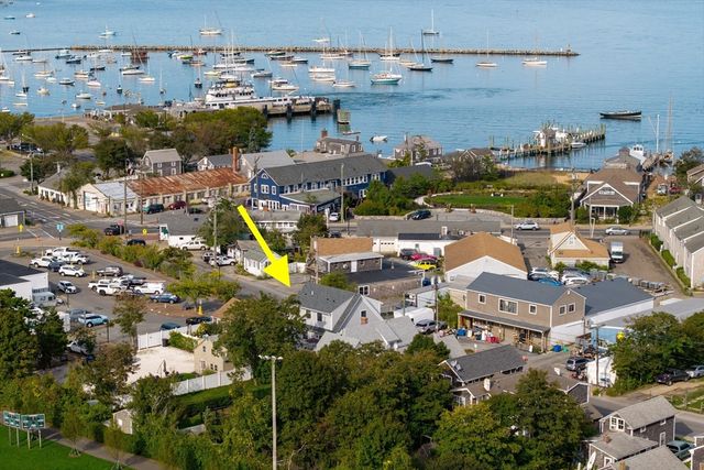 33 Lagoon Pond Road, Tisbury, MA 02568