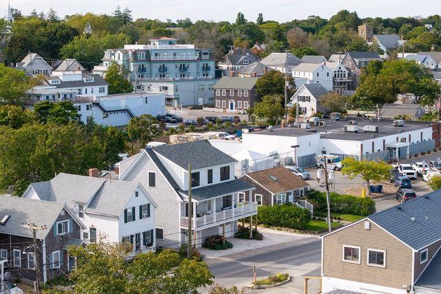 33 Lagoon Pond Road, Tisbury, MA 02568