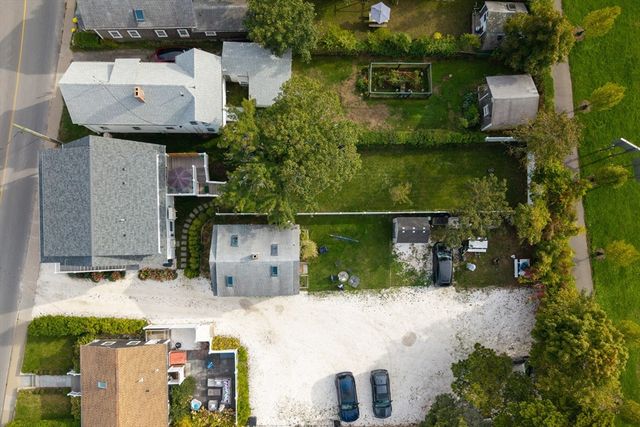 33 Lagoon Pond Road, Tisbury, MA 02568