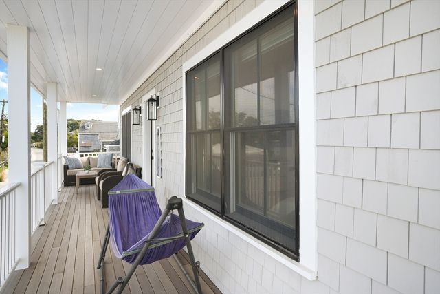 33 Lagoon Pond Road, Tisbury, MA 02568