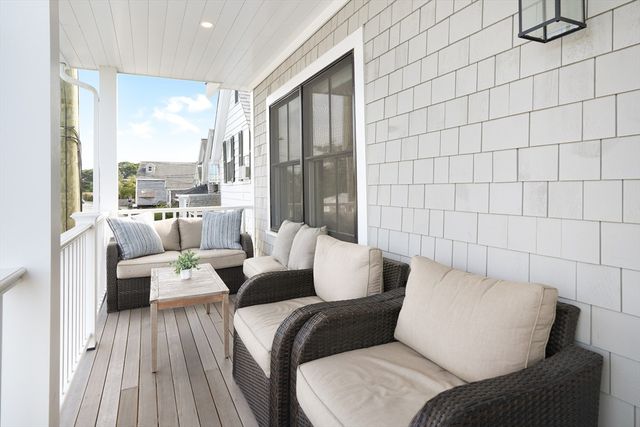 33 Lagoon Pond Road, Tisbury, MA 02568