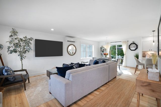 33 Lagoon Pond Road, Tisbury, MA 02568