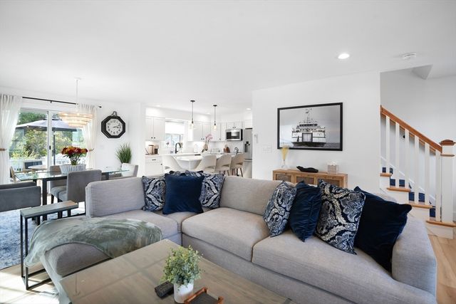 33 Lagoon Pond Road, Tisbury, MA 02568