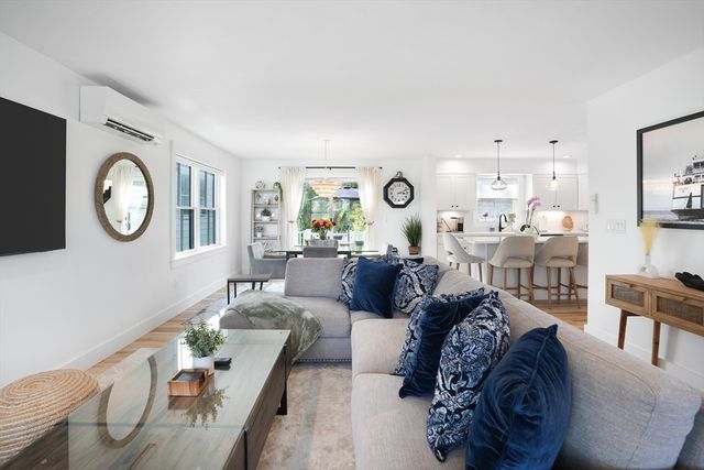 33 Lagoon Pond Road, Tisbury, MA 02568