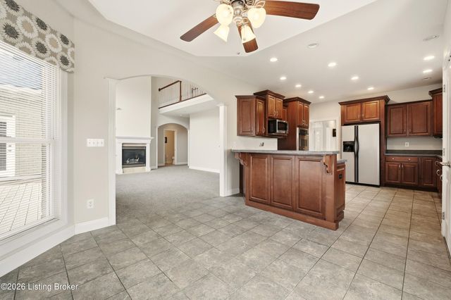 7700 Bella Woods Ct, Louisville, KY 40214