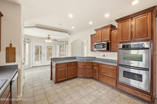 7700 Bella Woods Ct, Louisville, KY 40214