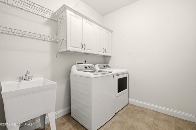 7700 Bella Woods Ct, Louisville, KY 40214