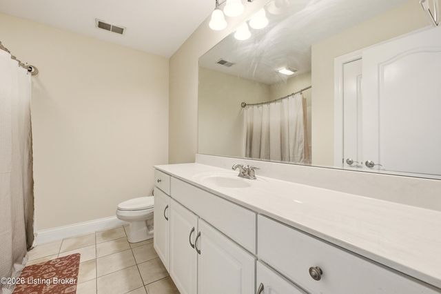 7700 Bella Woods Ct, Louisville, KY 40214