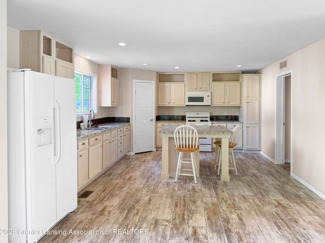 2105 Burton Avenue, Holt, MI 48842
