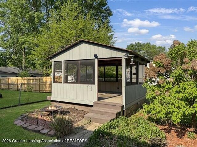 2105 Burton Avenue, Holt, MI 48842