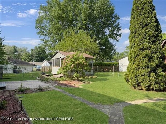 2105 Burton Avenue, Holt, MI 48842