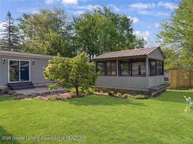 2105 Burton Avenue, Holt, MI 48842