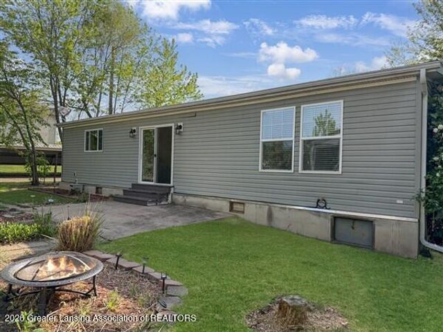 2105 Burton Avenue, Holt, MI 48842