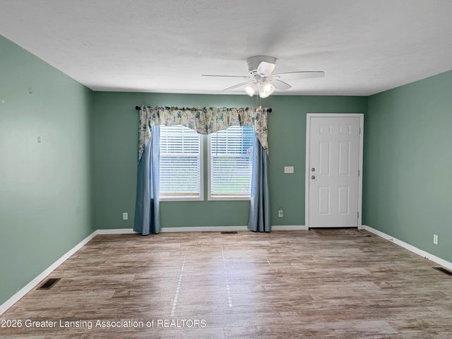 2105 Burton Avenue, Holt, MI 48842