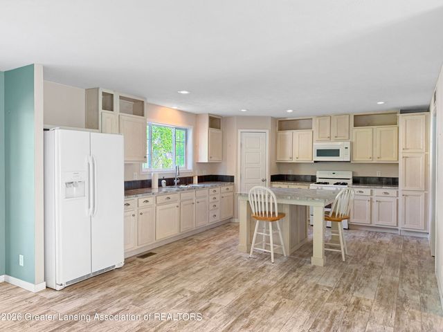 2105 Burton Avenue, Holt, MI 48842