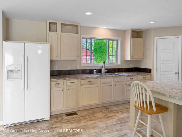 2105 Burton Avenue, Holt, MI 48842