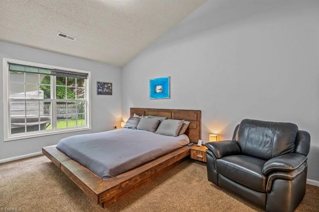 10 Manor Ridge Court, Greensboro, NC 27407