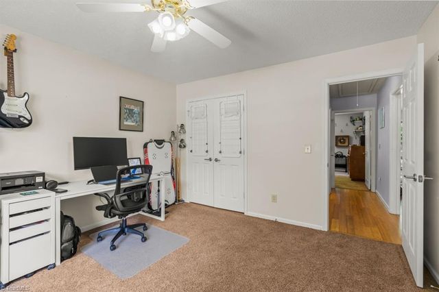 10 Manor Ridge Court, Greensboro, NC 27407