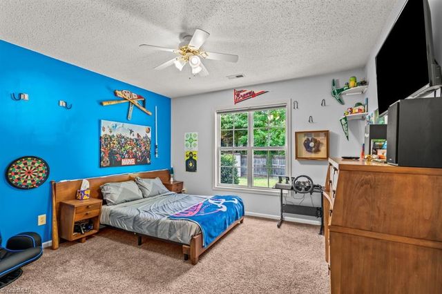 10 Manor Ridge Court, Greensboro, NC 27407