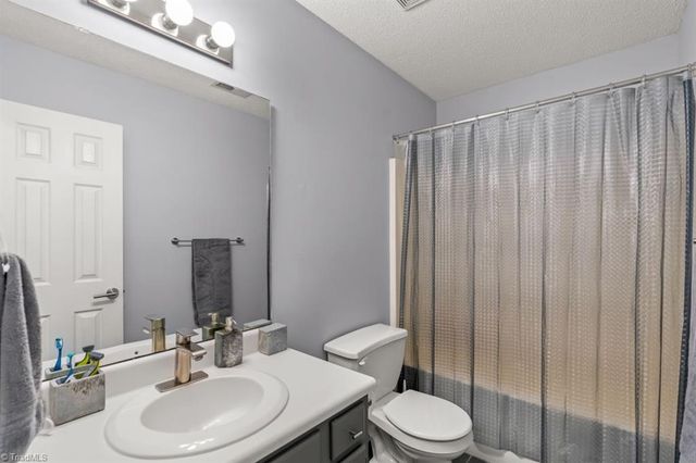 10 Manor Ridge Court, Greensboro, NC 27407