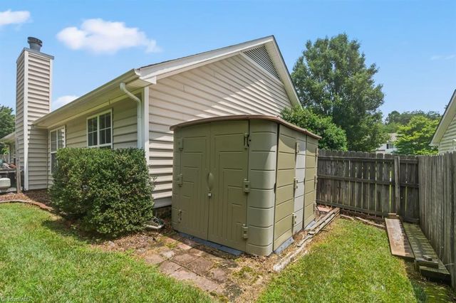 10 Manor Ridge Court, Greensboro, NC 27407