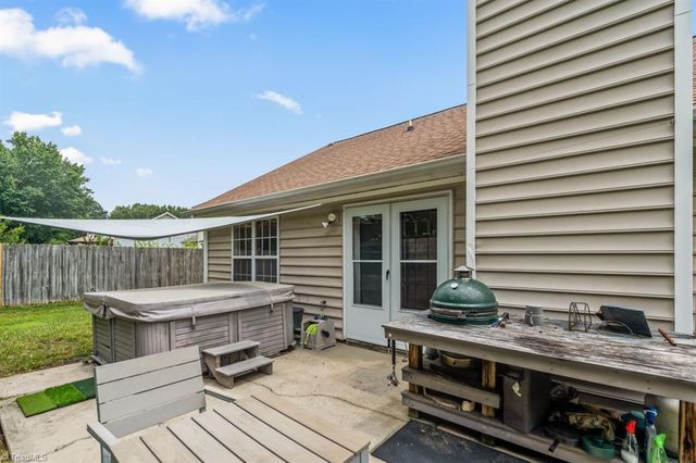 10 Manor Ridge Court, Greensboro, NC 27407