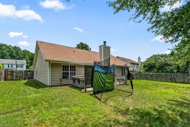 10 Manor Ridge Court, Greensboro, NC 27407