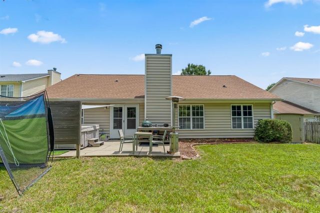 10 Manor Ridge Court, Greensboro, NC 27407