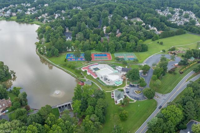 10 Manor Ridge Court, Greensboro, NC 27407