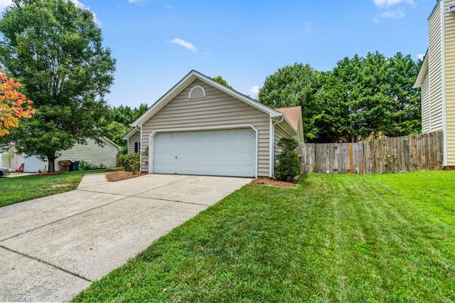 10 Manor Ridge Court, Greensboro, NC 27407