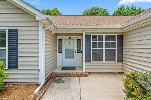 10 Manor Ridge Court, Greensboro, NC 27407