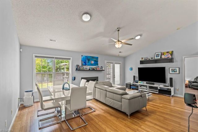 10 Manor Ridge Court, Greensboro, NC 27407