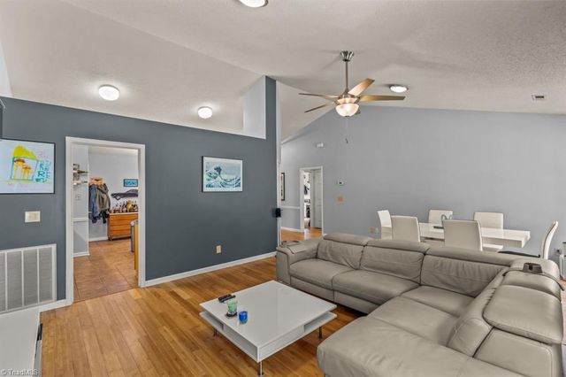 10 Manor Ridge Court, Greensboro, NC 27407