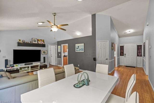 10 Manor Ridge Court, Greensboro, NC 27407