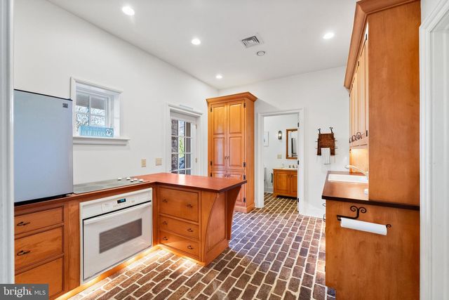 100 PYLES MOUNTAIN LN, Avondale, PA 19311