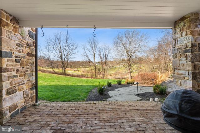 100 PYLES MOUNTAIN LN, Avondale, PA 19311