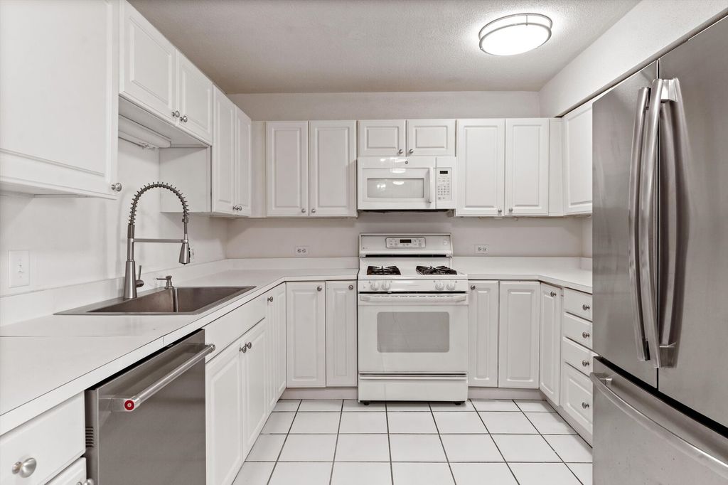 230 E Ontario Street 1905, Chicago, IL 60611 — photo 5