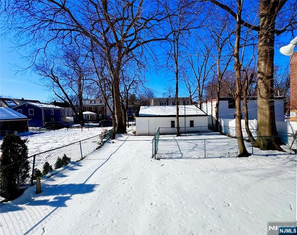 260 Pindle Avenue, Englewood, NJ 07631