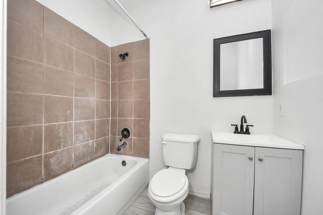 10217 Teneha Drive A, Houston, TX 77033