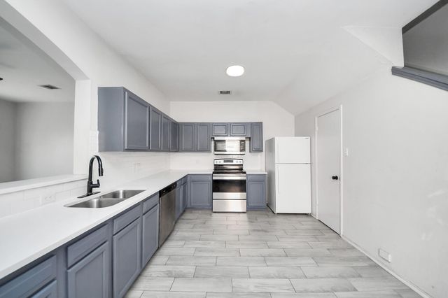 10217 Teneha Drive A, Houston, TX 77033