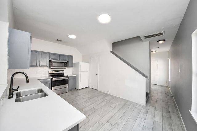 10217 Teneha Drive A, Houston, TX 77033