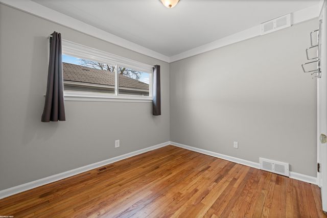 25208 Comfort Street, Center Line, MI 48015