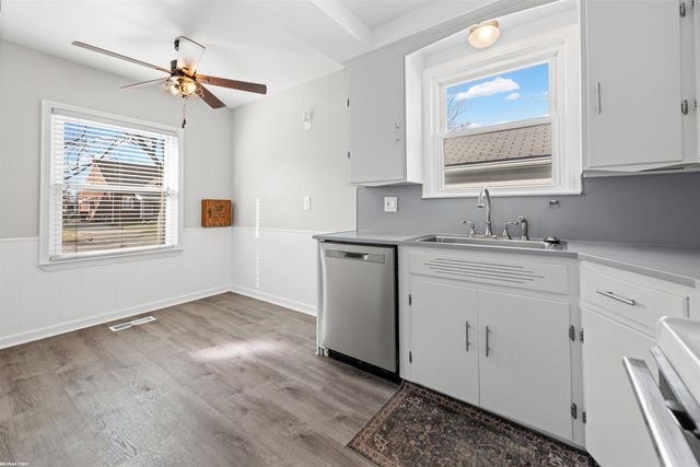 25208 Comfort Street, Center Line, MI 48015