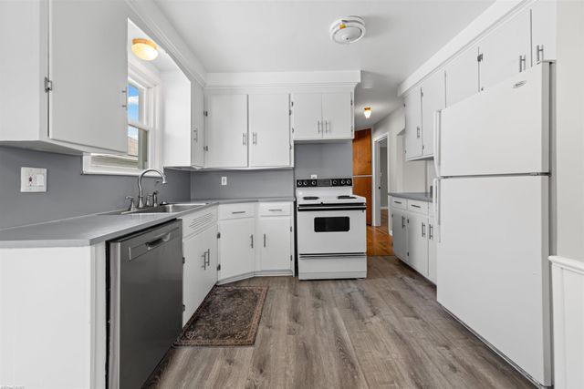 25208 Comfort Street, Center Line, MI 48015