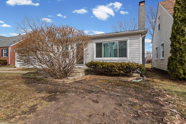 25208 Comfort Street, Center Line, MI 48015